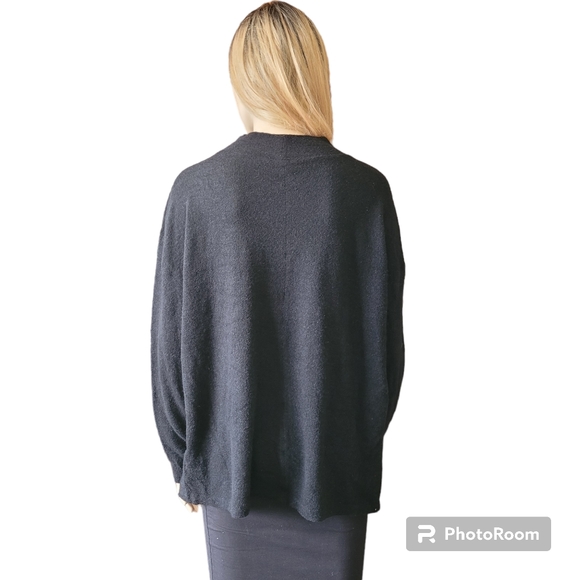 Nadya Toto Sweater in black with Bow Appliqué Details size medium oversized - Picture 2 of 9